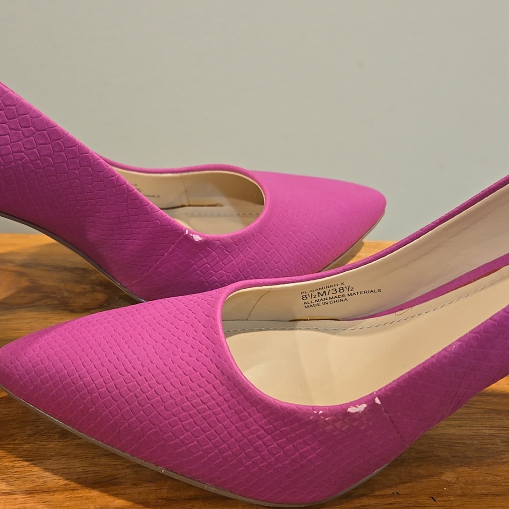 BCBGeneration Vibrant Pink Textured Pointed Toe Heels Size 8.5 - Picture 13 of 16